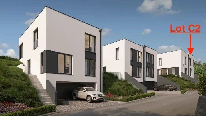 House with 3 rooms to sell in Neuhaeusgen