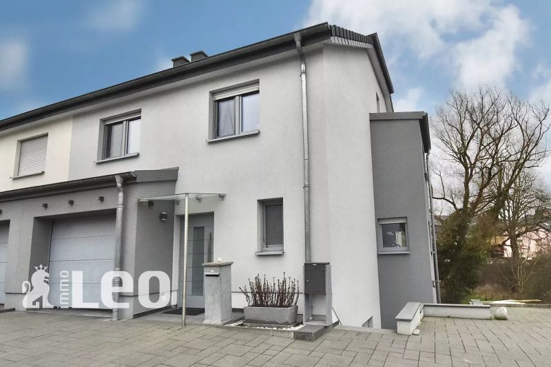 House with 7 rooms to sell in Weidingen