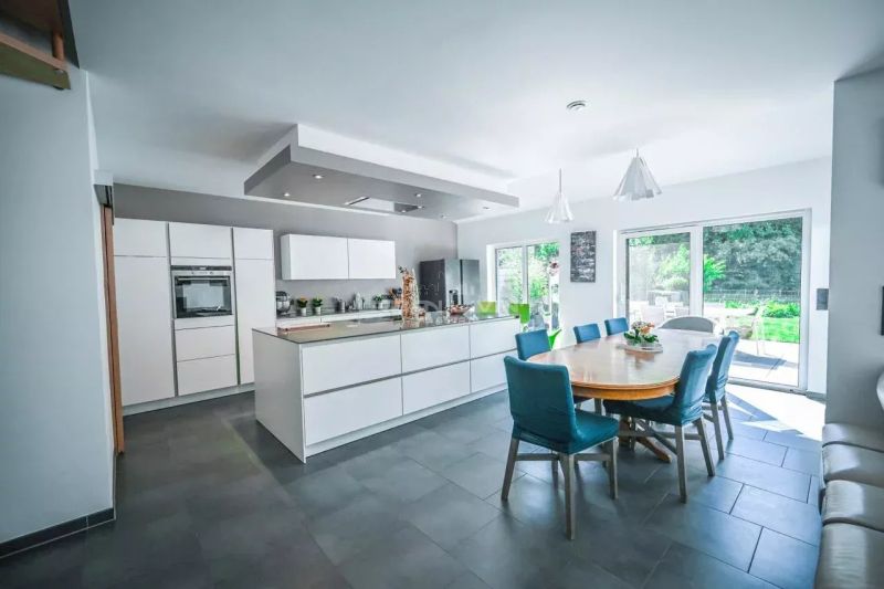 House to sell in Syren