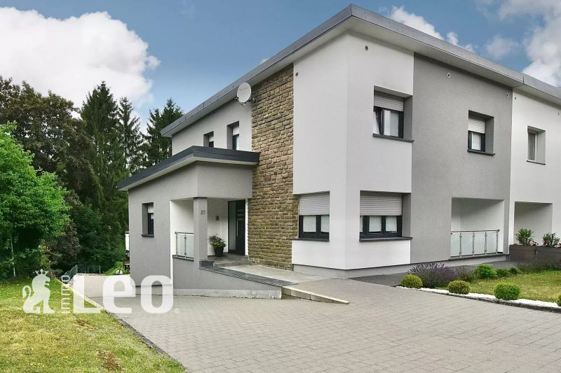 Semi-detached house with 4 rooms to sell in Wiltz