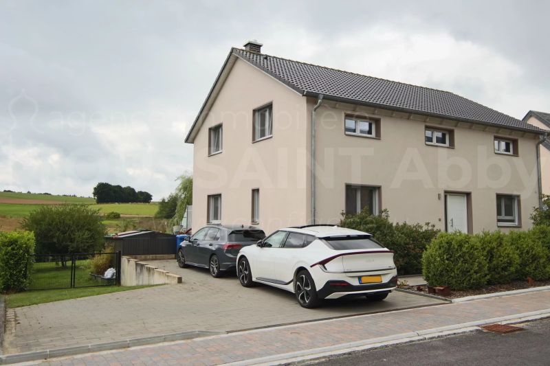 House with 4 rooms to sell in Boxhorn