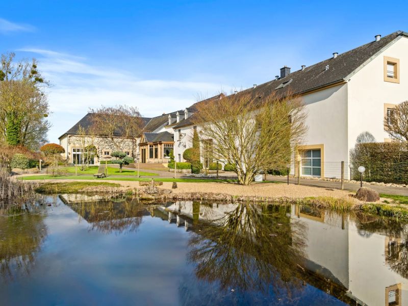 Villa with 9 rooms to sell in Roeser