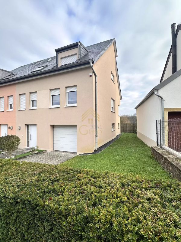 House with 4 rooms to sell in Syren