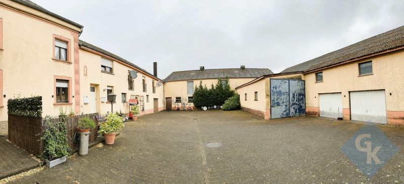 House with 14 rooms to sell in Eschdorf