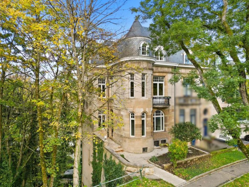 Town house with 7 rooms to sell in Luxembourg-Limpertsberg