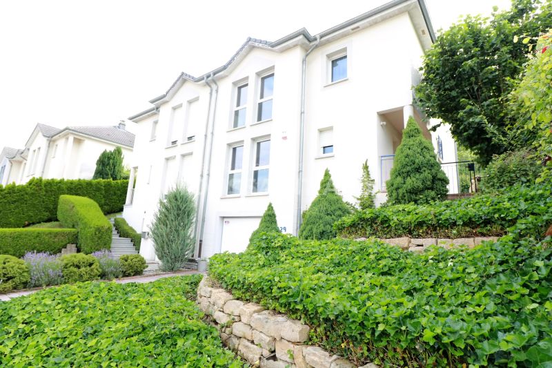 Semi-detached house with 3 rooms to sell in Rollingen