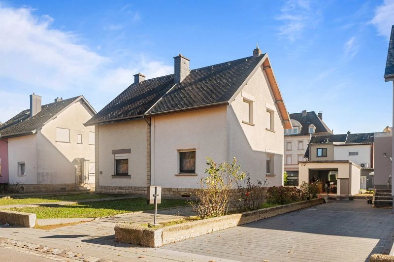 Semi-detached house with 2 rooms to sell in Dudelange