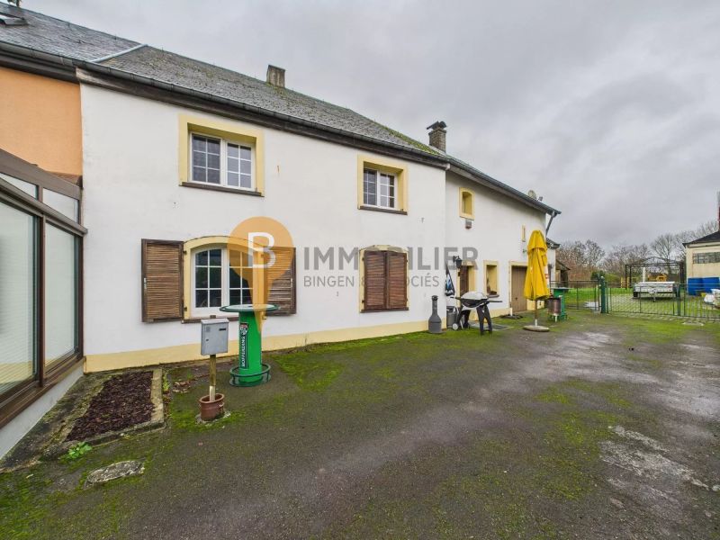 Semi-detached house with 3 rooms to sell in Boulaide